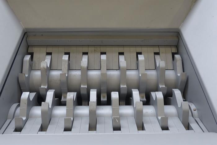 THIẾT BỊ MỞ TÚI RÁC