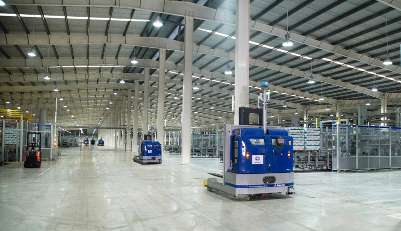 Hệ thống robot LGV tại Nh&agrave; m&aacute;y sữa Việt Nam (Vinamilk)