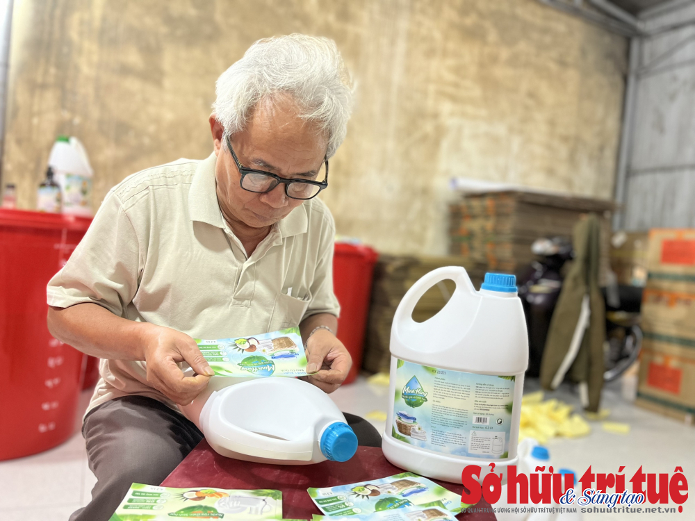 Minh Hồng Biotech tham gia học hỏi tại Vườn ươm doanh nghiệp (DNES) để giới thiệu c&acirc;u chuyện doanh nghiệp của m&igrave;nh, c&aacute;ch vận h&agrave;nh v&agrave; ph&aacute;t triển sản phẩm-