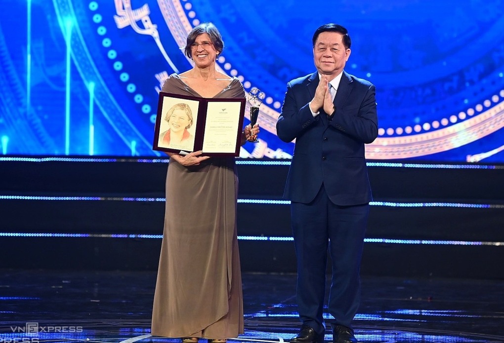 nha-khoa-hoc-nu-1671552937-167-1991-9114-1671552993